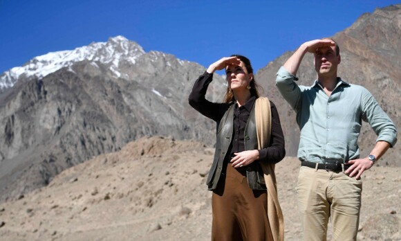 I NATUREN: Hertuginne Kate og prins William besøkte isbreen Chiatibo i fjellkjeden Hindukush nord i Pakistan onsdag denne uken. Foto: Shutterstock/ NTB scanpix I NATUREN: Hertuginne Kate og prins William besøkte isbreen Chiatibo i fjellkjeden Hindukush nord i Pakistan onsdag denne uken. Foto: Shutterstock/ NTB scanpix